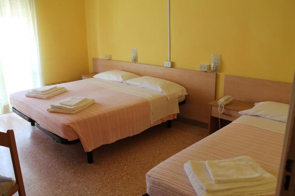 Hotel Ninfea チェルヴィア エクステリア 写真
