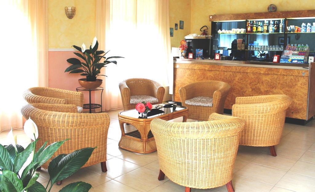 Hotel Ninfea チェルヴィア エクステリア 写真