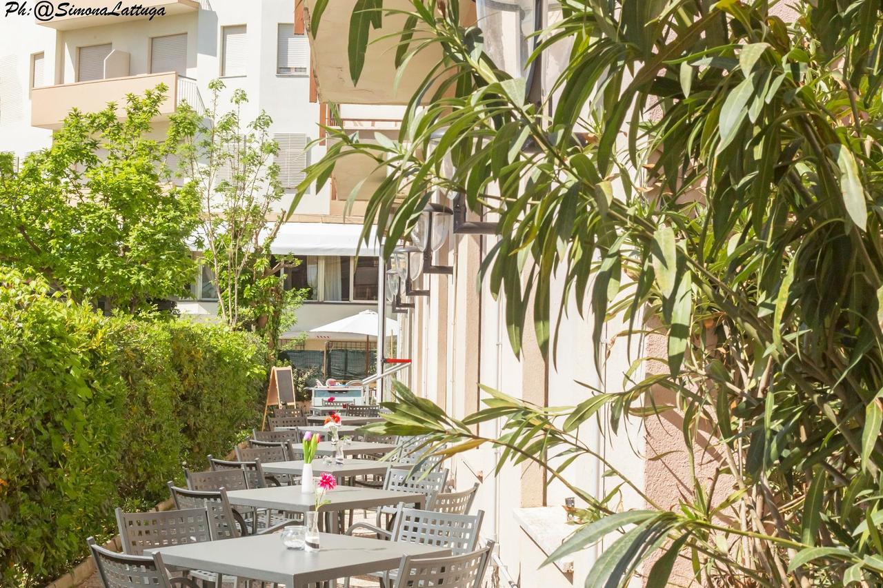 Hotel Ninfea チェルヴィア エクステリア 写真