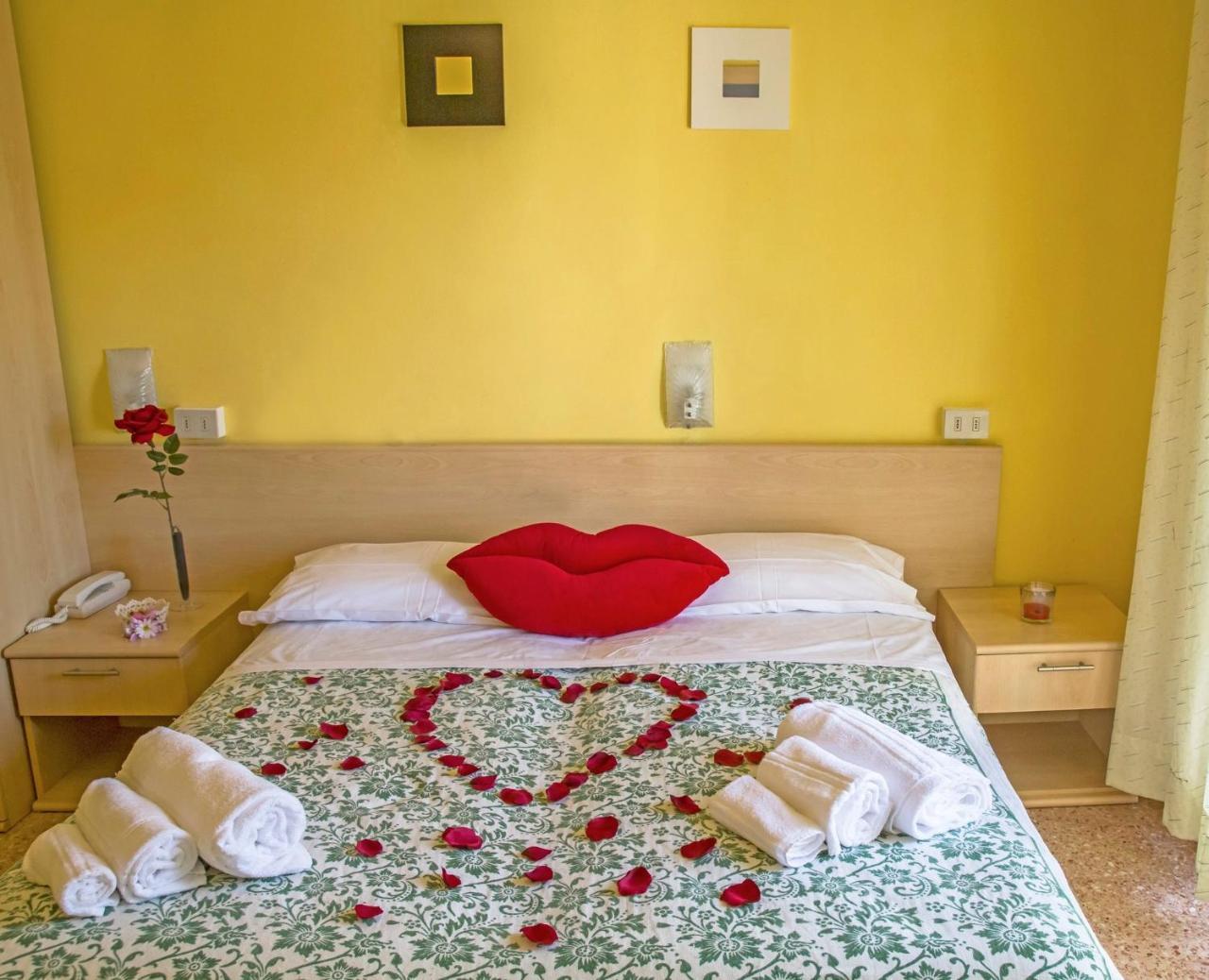 Hotel Ninfea チェルヴィア エクステリア 写真